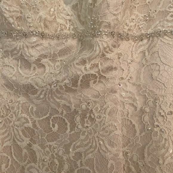 Brand new, never worn David’s Bridal Beaded Lace Wedding Gown in Ivory-Champagne - Picture 4 of 5